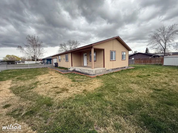 71 Kinne Ln, Selah, WA 98942