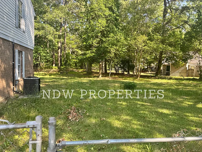 136 Butternut Ct — Photo 2