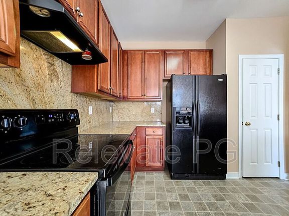 5th image of 805 Parkland Pl