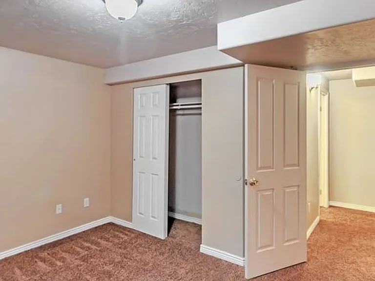 402 N 880 E — Photo 13