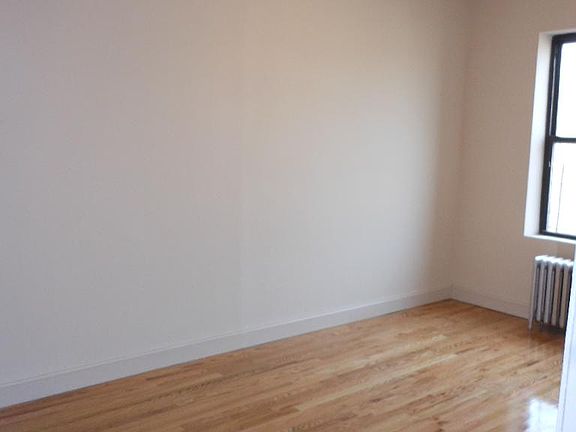 5th image of 309 E 209th St