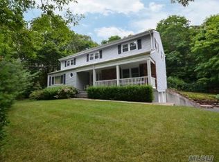1 York Ct, Northport, NY 11768