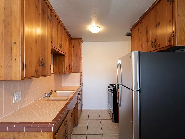 Talmadge Pacific Apartments — Photo 6