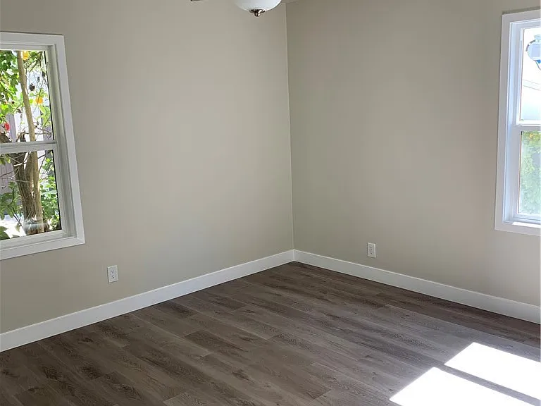 2310 Pelham Ave — Photo 8