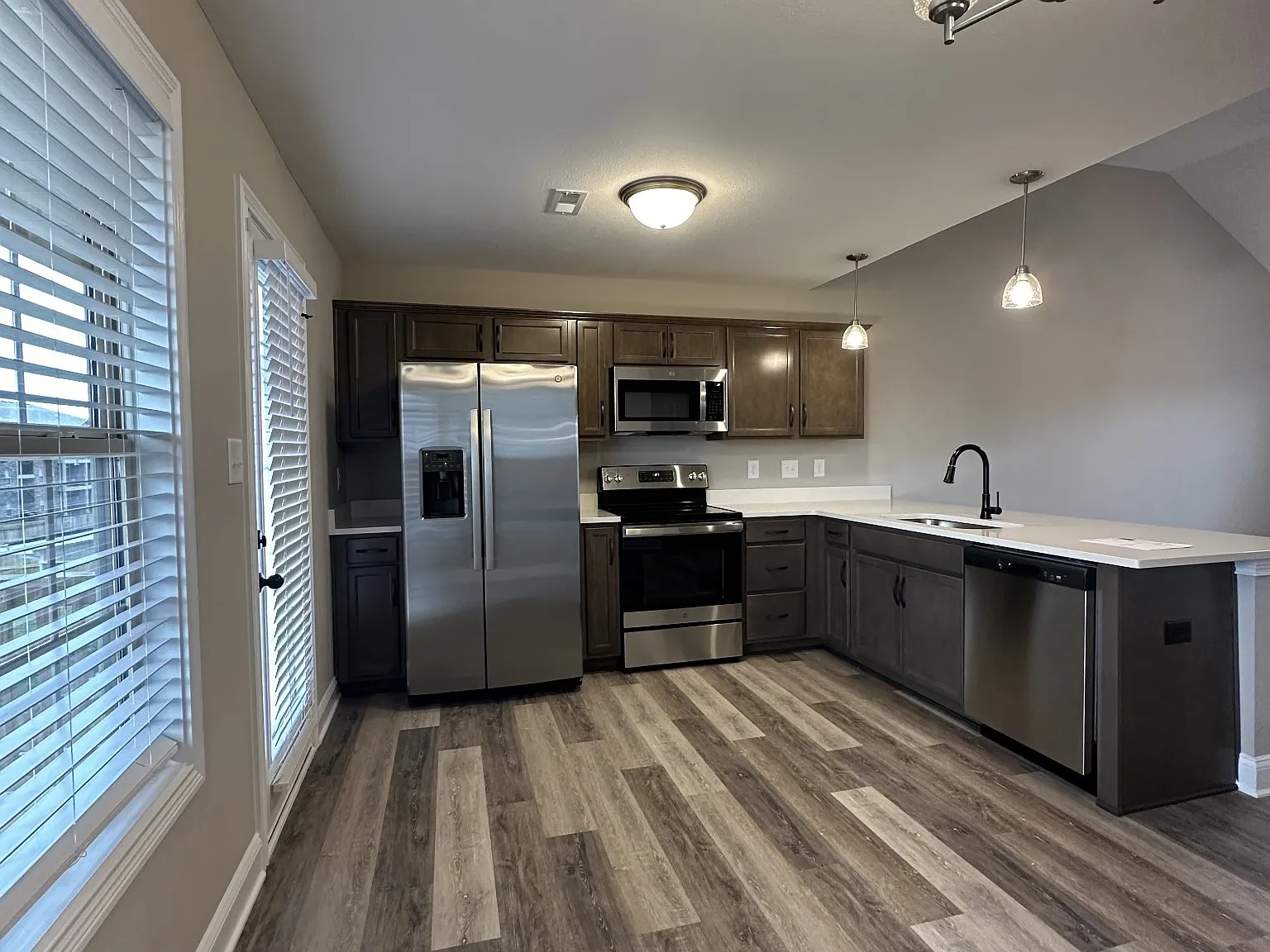 4 bed, 1830 sqft, $2,450 — Photo 4