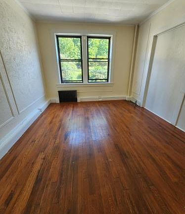 5th image of 460 Warburton Ave
