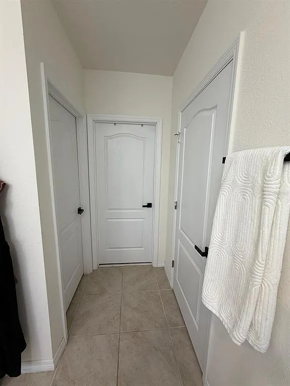 4 bed, 2.0 bath, 1867 sqft, $2,600 — Photo 3