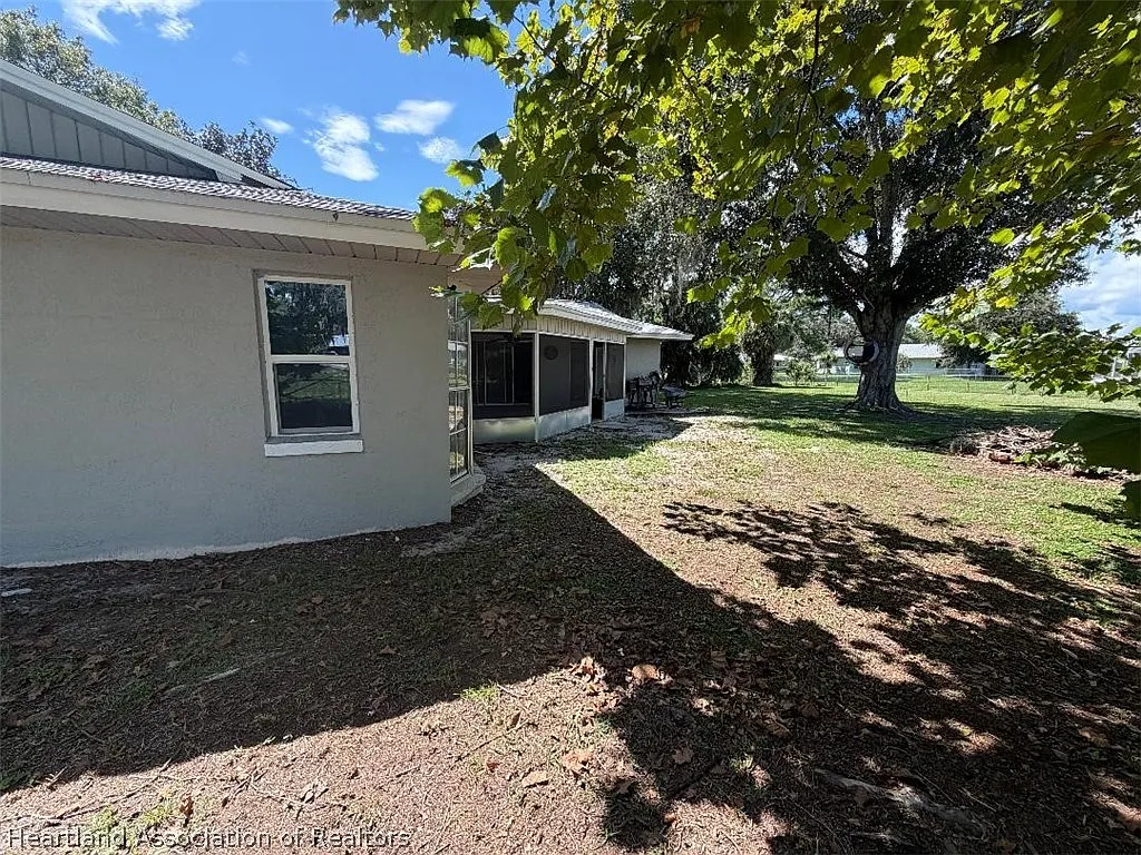 3 bed, 2.0 bath, 1692 sqft, $1,900 — Photo 3