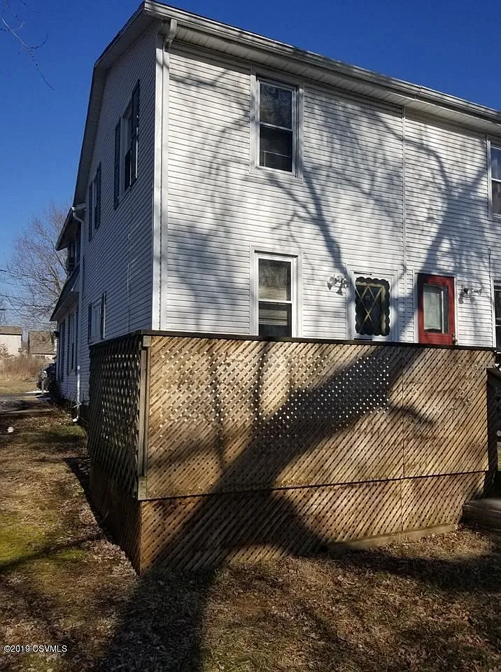 8 E Mill St photo 1