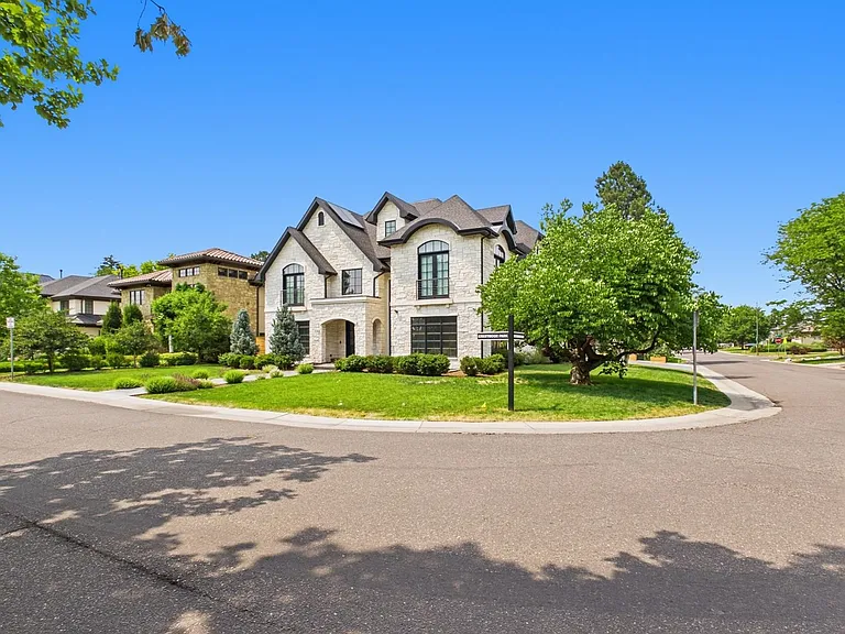 155 N Southmoor Dr — Photo 15