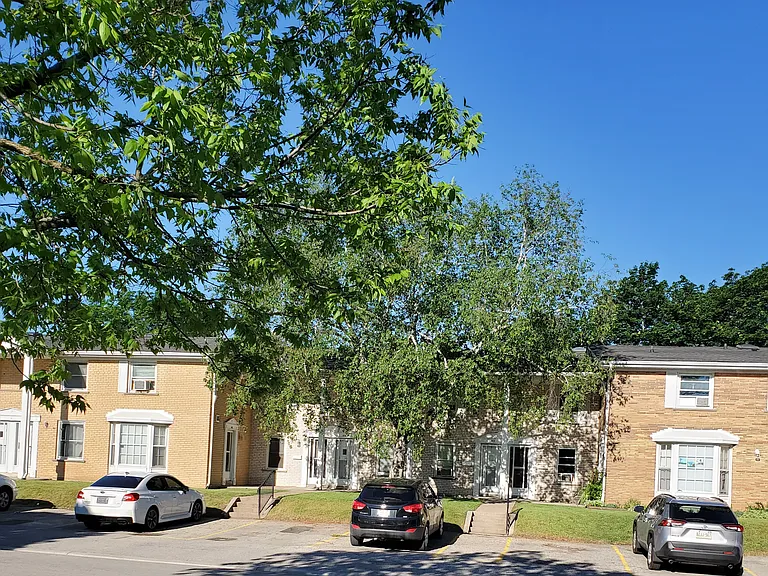 144 Arbour Glen Cres #1 — Photo 24