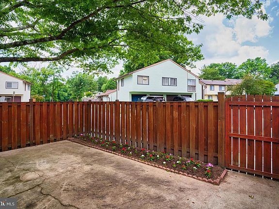 3rd image of 1727 Leisure Way