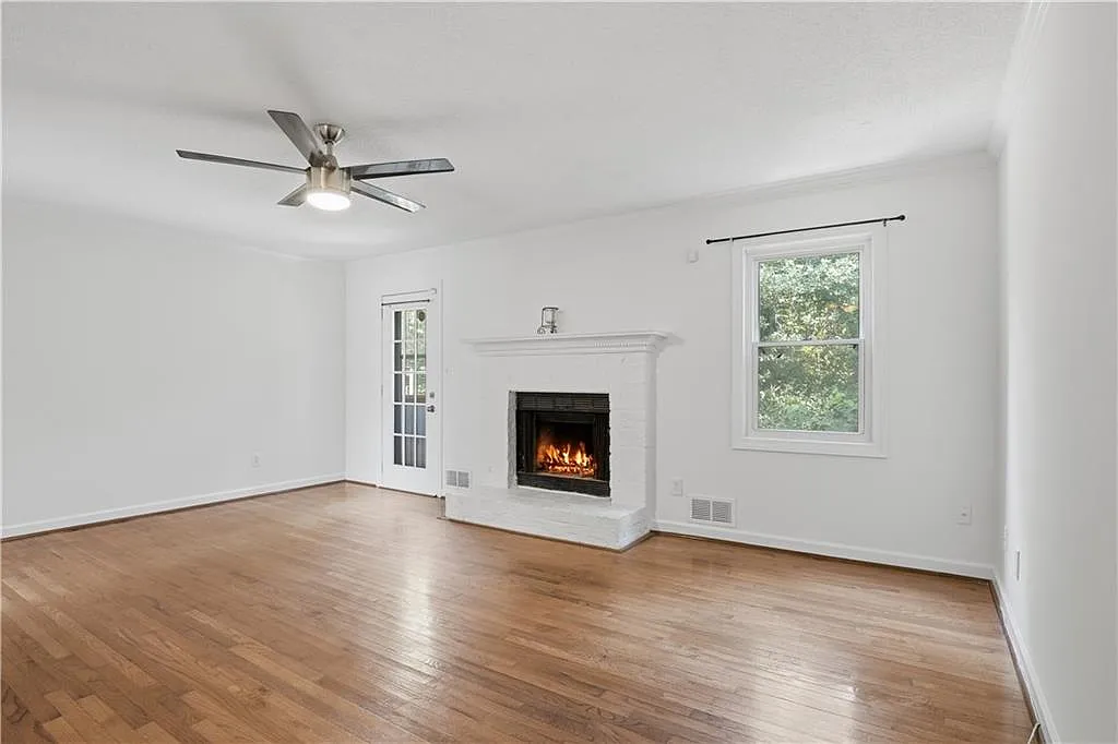 2 bed, 2.5 bath, 1336 sqft, $1,950 — Photo 3