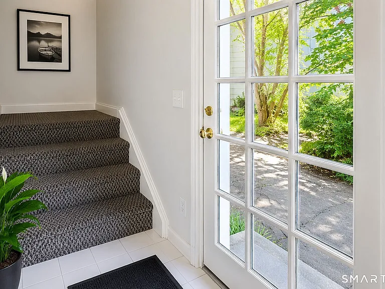 47 E Maple St — Photo 2