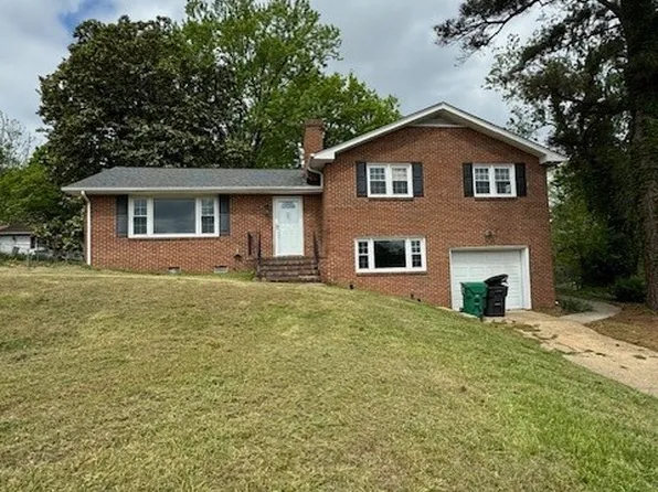 812 Lakewood Dr, Colonial Heights, VA 23834