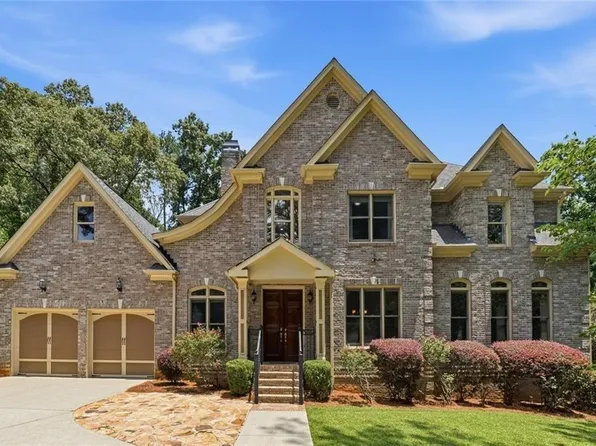 2715 Henderson Rd, Tucker, GA 30084