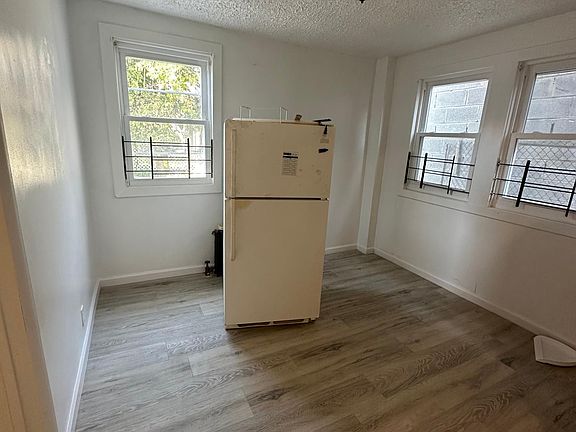 4th image of 849 E 221st St Floor 1