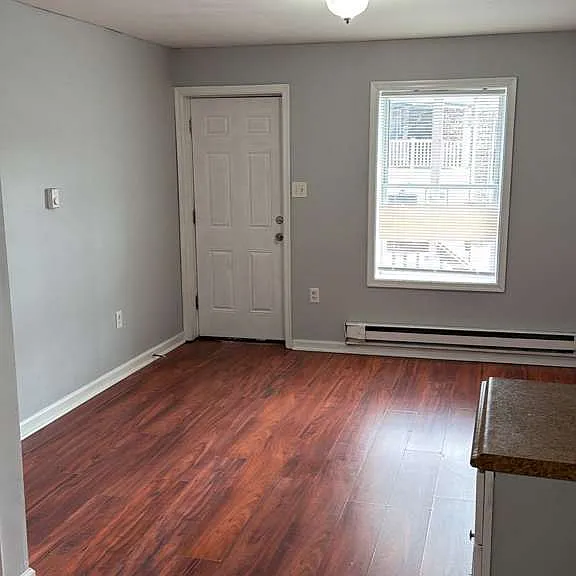 233 W Diamond St — Photo 2
