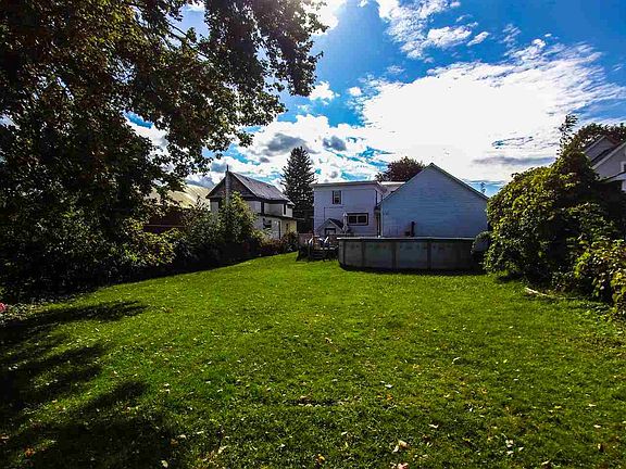 3rd image of 810 Caroline St