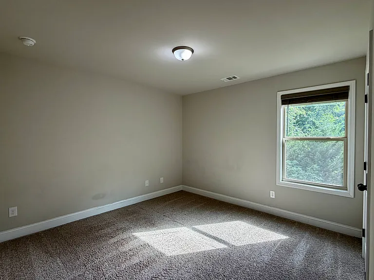 235 Sanctuary Dr — Photo 24