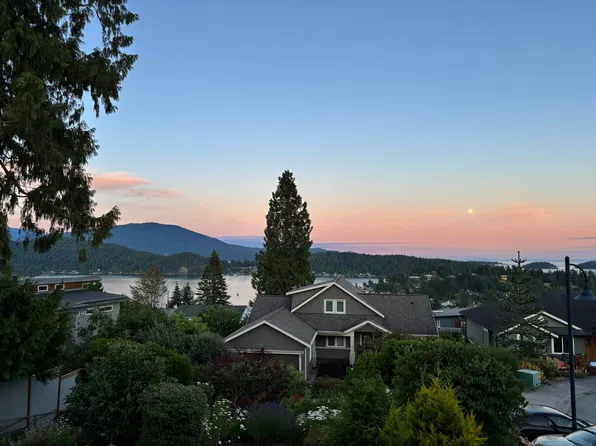 496 Spyglass Pl, Gibsons, BC V0N 1V9