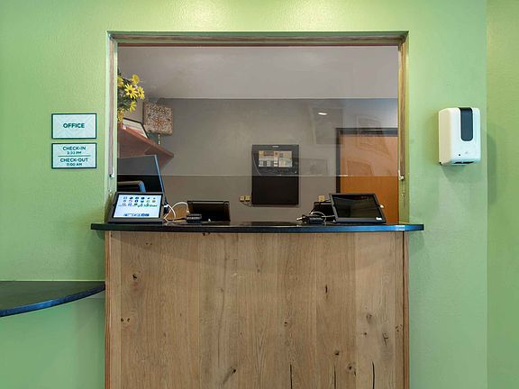 Lobby and Guest Check-in