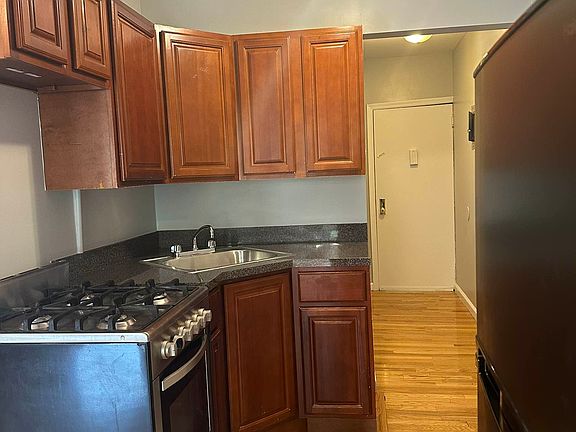 3rd image of 413 E 114th St APT 5C