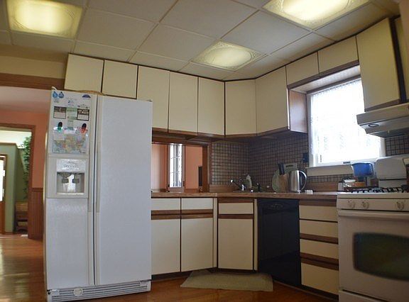 3rd image of 5736 W 87th Pl