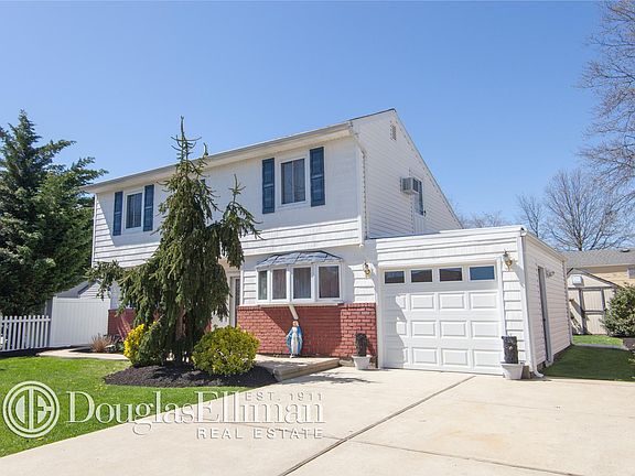 2nd image of 128 W 23rd St