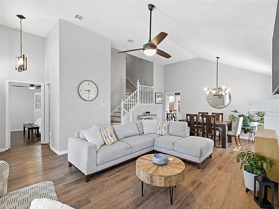 3rd image of 7606 Beverly Dr