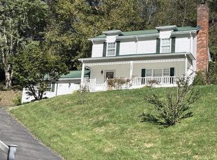 943 Cedar Creek Dr, Pounding Mill, VA 24637