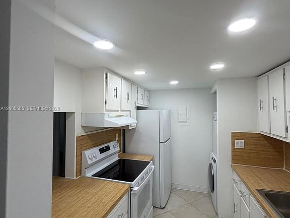4th image of 220 Lakeview Dr APT 203