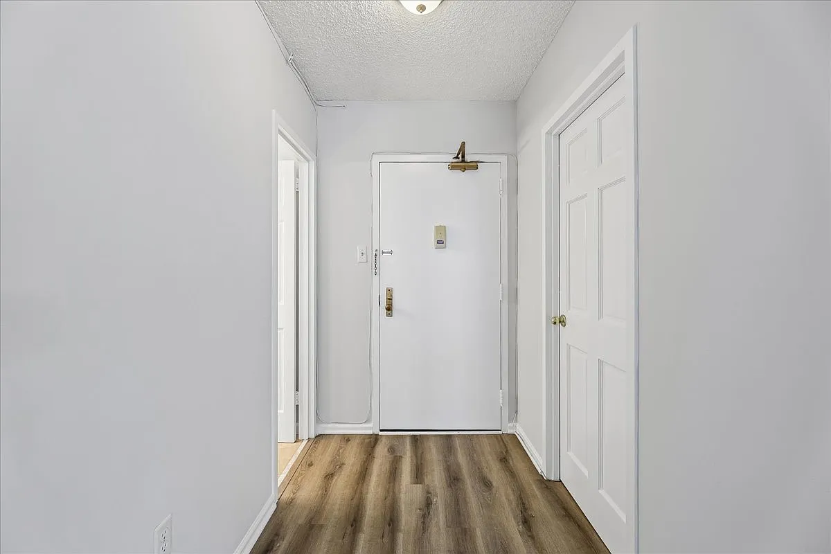 3701 S George Mason Dr — Photo 3