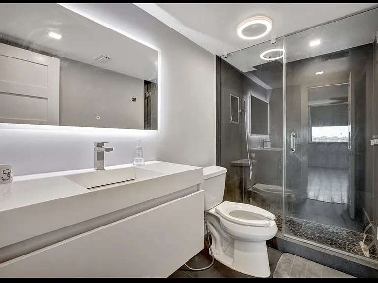 118 Lake Emerald Dr — Photo 6