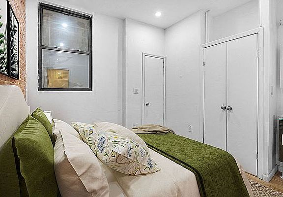 5th image of 166 E 91st St #1E