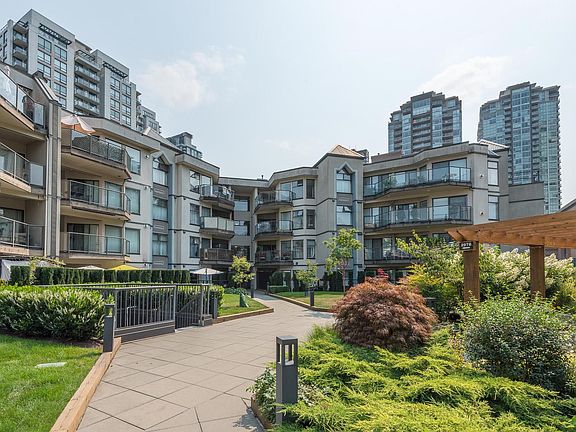 3rd image of 2978 Burlington Dr #212