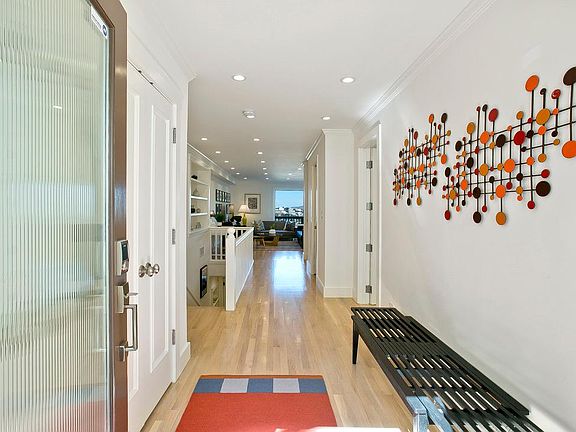 The apartment was fully remodeled and beautifully furnished in 2018.