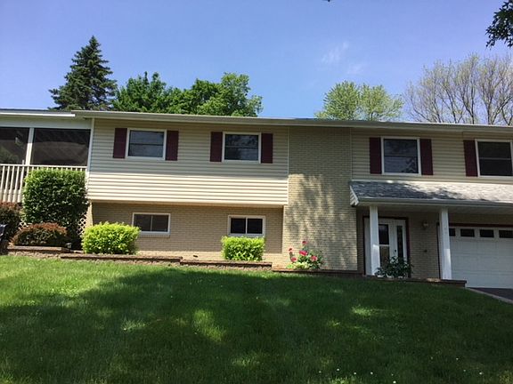 2nd image of 5 Yankee Maid Ln