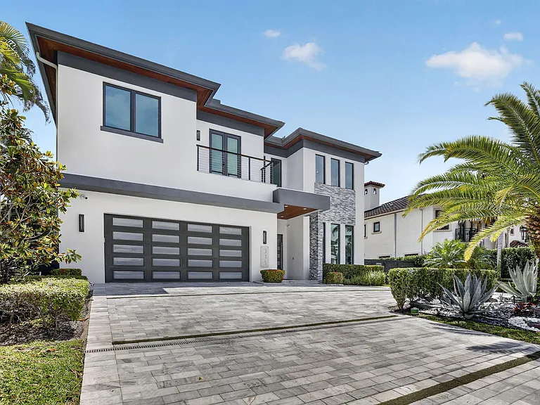 334 Isle Of Capri Dr — Photo 3