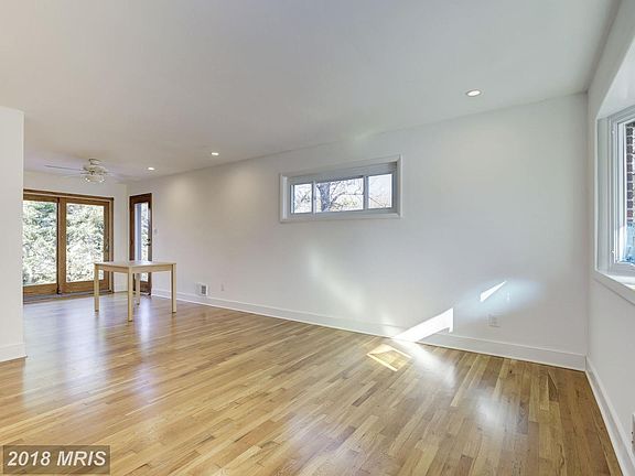 4th image of 3518 Astoria Ct