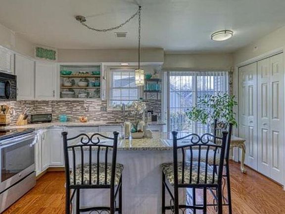 5th image of 144 Hiddenwood Dr