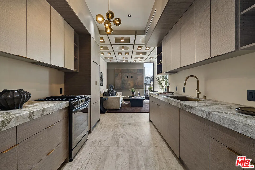2 bed, 2.5 bath, 1261 sqft, $6,995 — Photo 3
