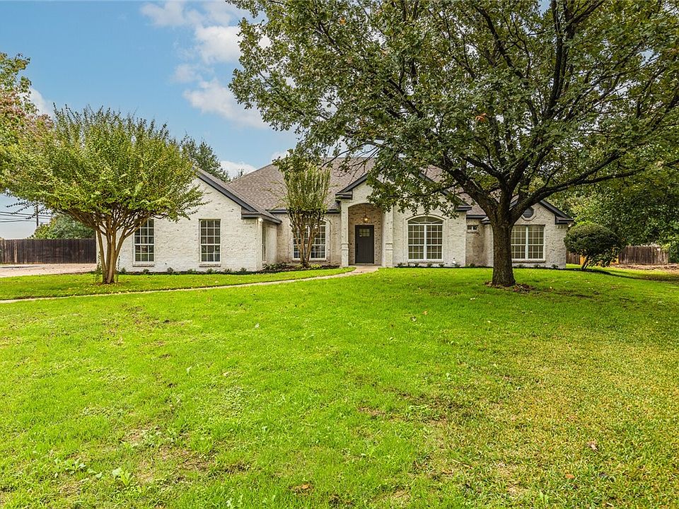 1st image of 826 Country Lane Dr