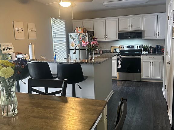 4th image of 420 Meadow Ln
