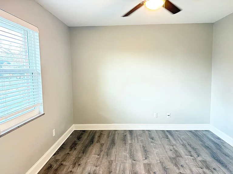 10410 Lovell Center Dr — Photo 21