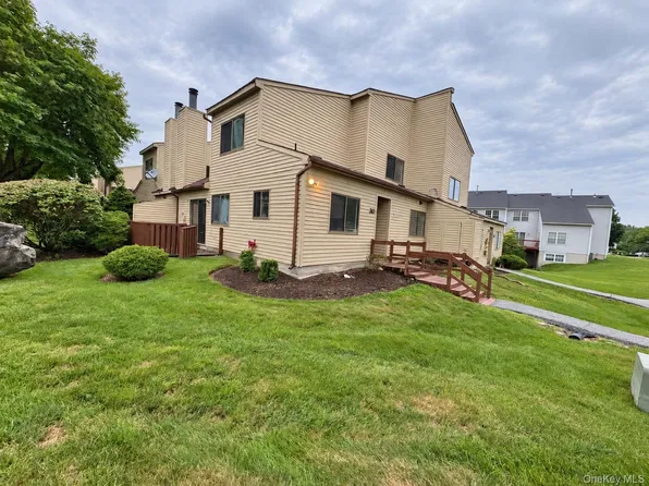 30 Sycamore Court, Highland Mills, NY 10930