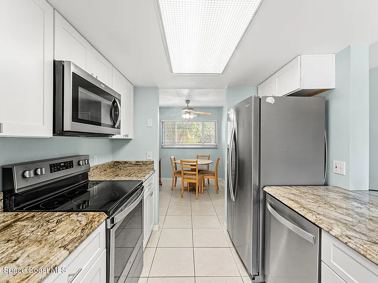 220 Beach Park Ln #75 — Photo 5