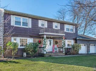 23 Club Rd, Fairfield, NJ 07004