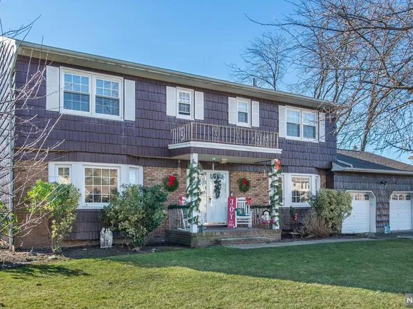 23 Club Rd, Fairfield, NJ 07004