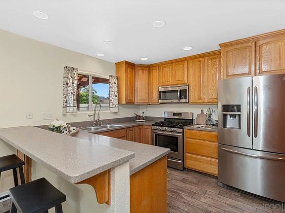 5th image of 752 Applewood Dr